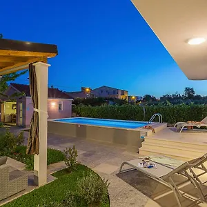 https://villa-sweet-home-marija.splithotels.org